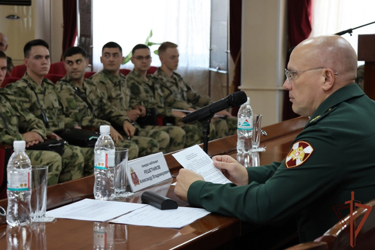 Выпускники военных ВУЗов прибыли на службу в Восточный округ Росгвардии