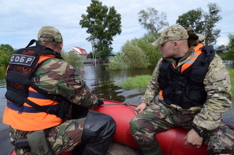 Личный состав Управления Росгвардии по Еврейской автономной области обеспечивает охрану общественного порядка в зоне чрезвычайной ситуации