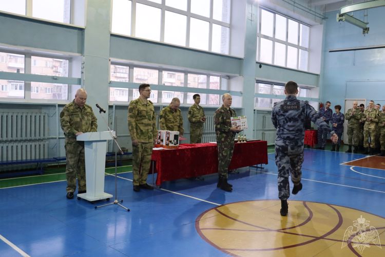 В Биробиджане наградили лучших сотрудников и военнослужащих Управления Росгвардии за высокие результаты в ходе сдачи итоговой проверки 
