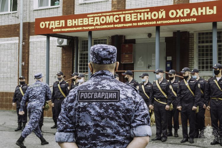 Сотрудники отдела вневедомственной охраны войск национальной гвардии России по Еврейской автономной области защищают не только имущество граждан, но и их жизни
