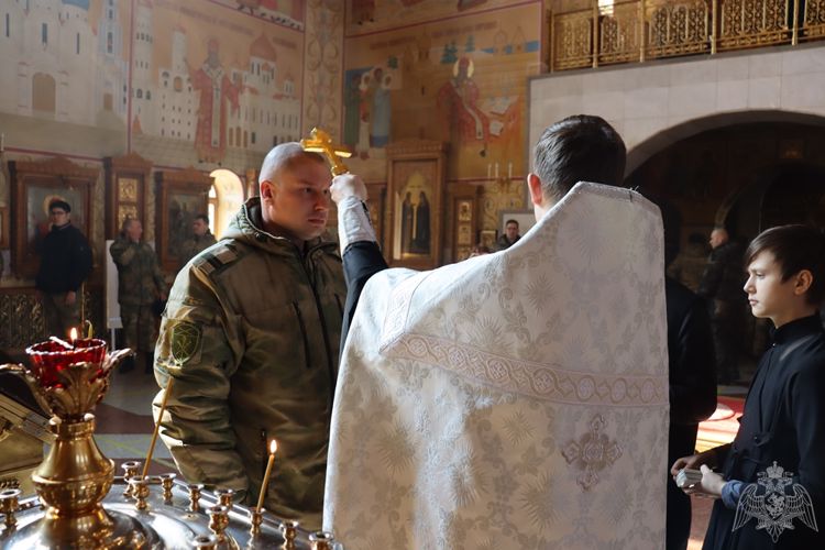 В Биробиджане для сотрудников и военнослужащих Управления Росгвардии проведен молебен, посвященный Дню войск национальной гвардии