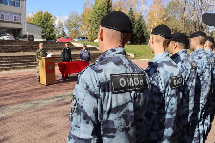 В Биробиджане наградили лучших сотрудников СОБР и ОМОН