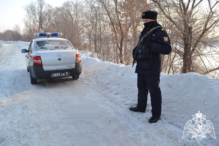 Сотрудники управления Росгвардии задержали 59-летнего местного жителя, подозреваемого в хранении наркотических веществ