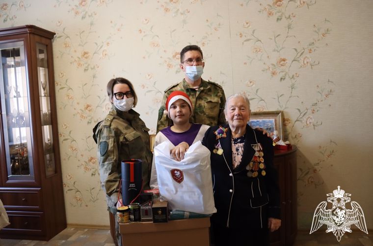 Акцию «С Новым годом, ветеран!» поддержали сотрудники и военнослужащие Росгвардии в Биробиджане