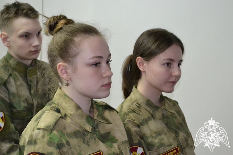 В Биробиджане сотрудники Росгвардии провели урок для кадетского класса, приуроченный к 36–летию со дня катастрофы на Чернобыльской АЭС