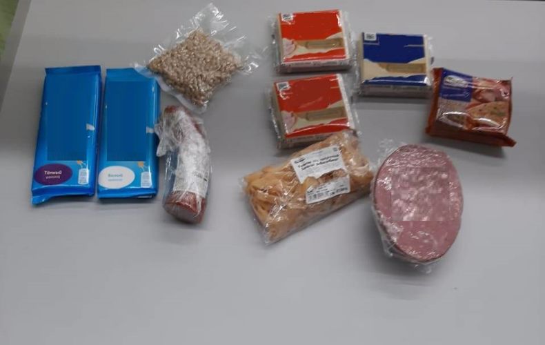 Сотрудники Росгвардии задержали биробиджанца, пытавшегося вынести в карманах куртки из супермаркета различный товар