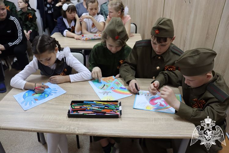 Сотрудники Росгвардии продолжают участвовать во всероссийской патриотической акции «Своих не бросаем»