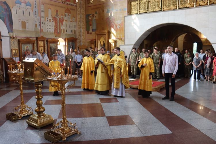 В Биробиджане проведен молебен в честь покровителя войск князя Владимира