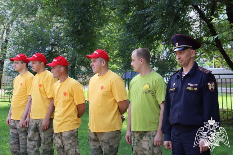Сотрудники и военнослужащие Управления Росгвардии по Еврейской автономной приняли участие в «Комическом футболе» посвящённому «Дню физкультурника»