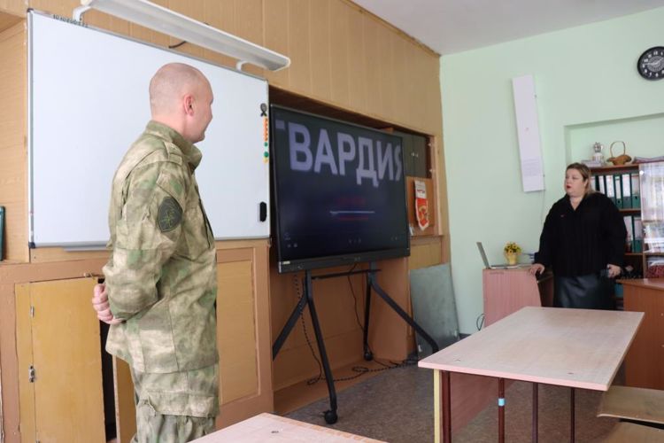 В Биробиджане состоялось подписание соглашения о сотрудничестве между Управлением Росгвардии и школой № 6 г. Биробиджана
