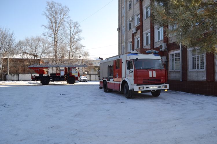 В Биробиджане сотрудники Росгвардии и Главного Управления МЧС провели совместные пожарно-тактические занятия