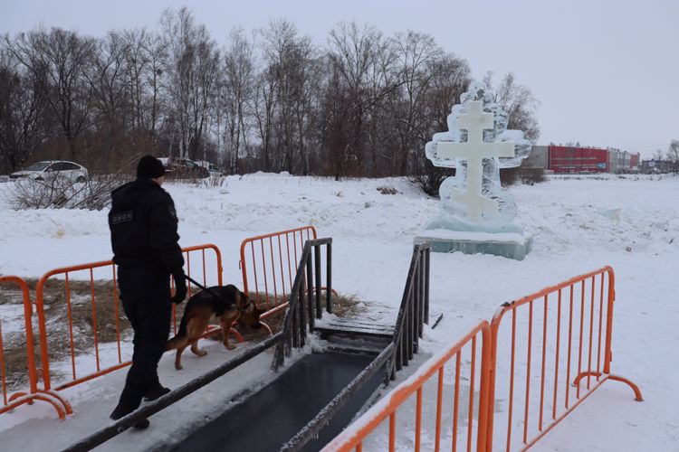 В Биробиджане сотрудники Росгвардии проверили объекты проведения Крещенских мероприятий