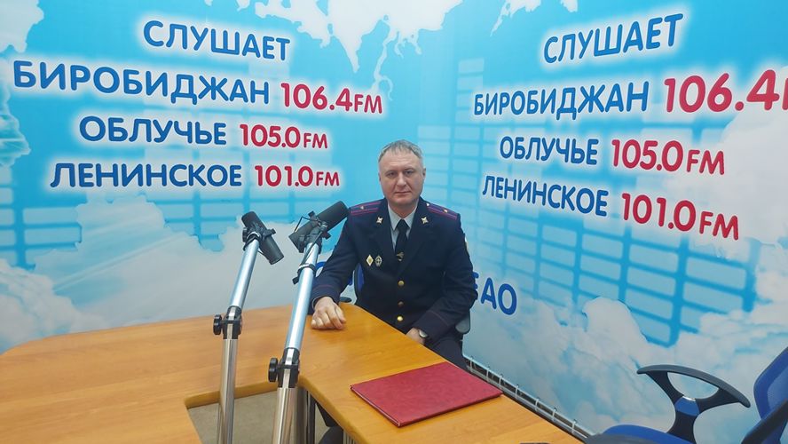 Сотрудники подразделений лицензионно-разрешительной работы в преддверии профессионального праздника рассказали жителям области о своей деятельности