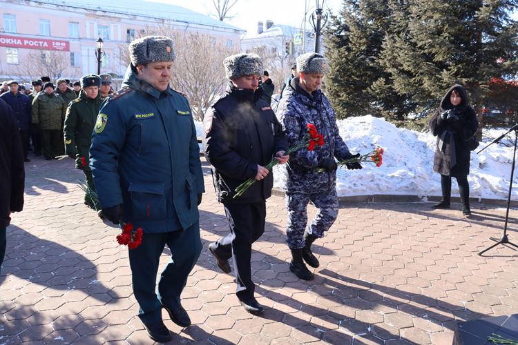 В Биробиджане сотрудники и военнослужащие Росгвардии приняли участие в мероприятиях, посвященных памяти погибших воинов-интернационалистов