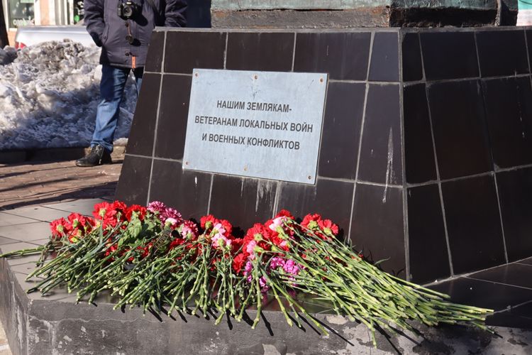В Биробиджане сотрудники и военнослужащие Росгвардии приняли участие в мероприятиях, посвященных памяти погибших воинов-интернационалистов