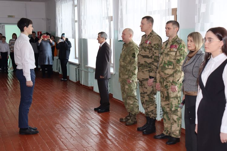 Военнослужащие Росгвардии приняли участие в «Слете мальчишей» в школе № 16 города Биробиджана 