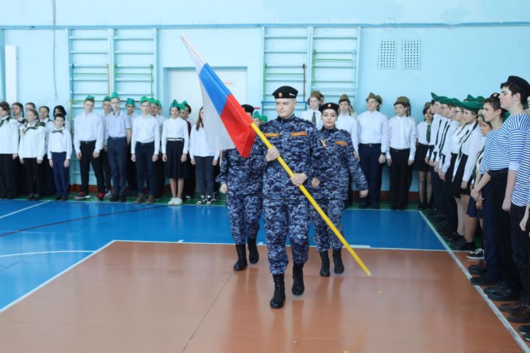 Росгвардейцы приняли участие в конкурсе смотра строя и песни в школе № 7 г. Биробиджана 