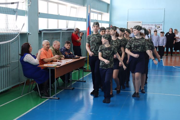 Росгвардейцы приняли участие в конкурсе смотра строя и песни в школе № 7 г. Биробиджана 