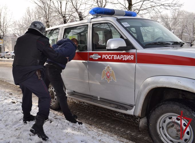 Сотрудники Управления Росгвардии задержали 34-летнего мужчину, подозреваемого в хранении наркотических средств