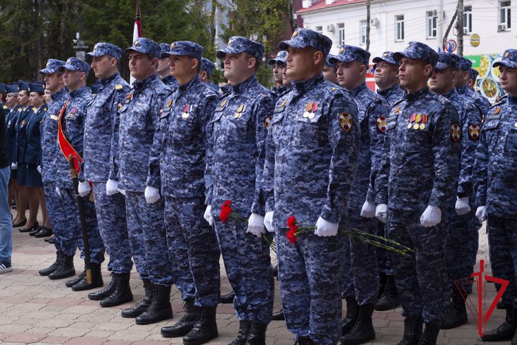 В открытии пилона Героя России Андрея Ковтуна приняли участие сотрудники и военнослужащие Управления Росгвардии по ЕАО
