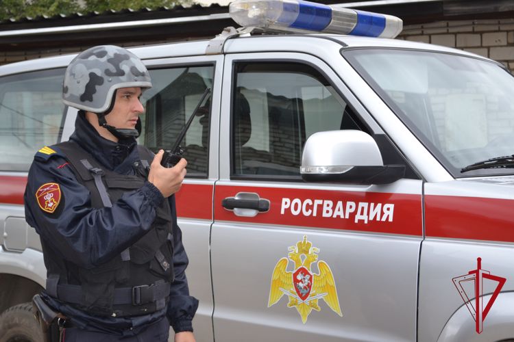 Сотрудники Росгвардии рекомендуют гражданам обезопасить свое имущество в период летних отпусков и дачного сезона
