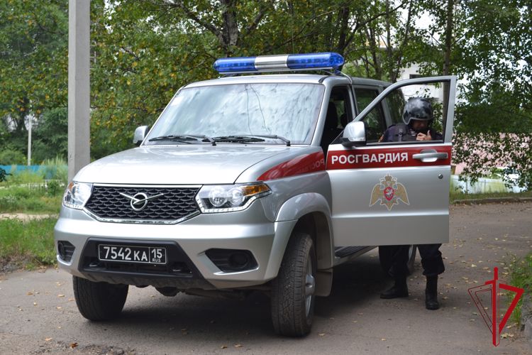 В торговых точках Биробиджана наряд вневедомственной охраны Росгвардии задержал подозреваемого в краже и хулиганстве