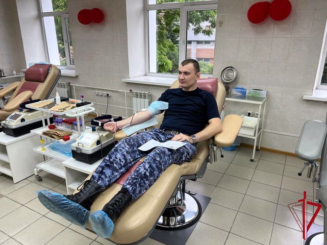 Представители Росгвардии по ЕАО приняли участие в донорской акции 