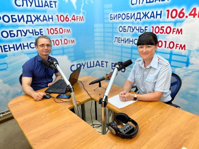Начальник отделения кадров Управления Росгвардии по ЕАО стала гостем программы «Народ хочет знать» на радио