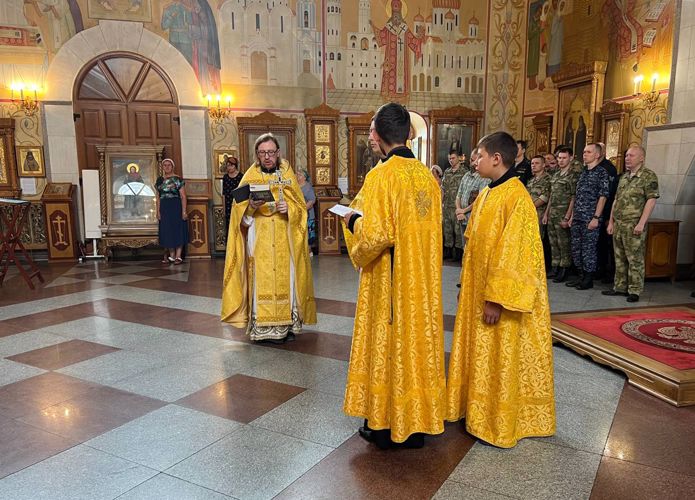 В Биробиджане состоялся молебен для сотрудников и военнослужащих Росгвардии 