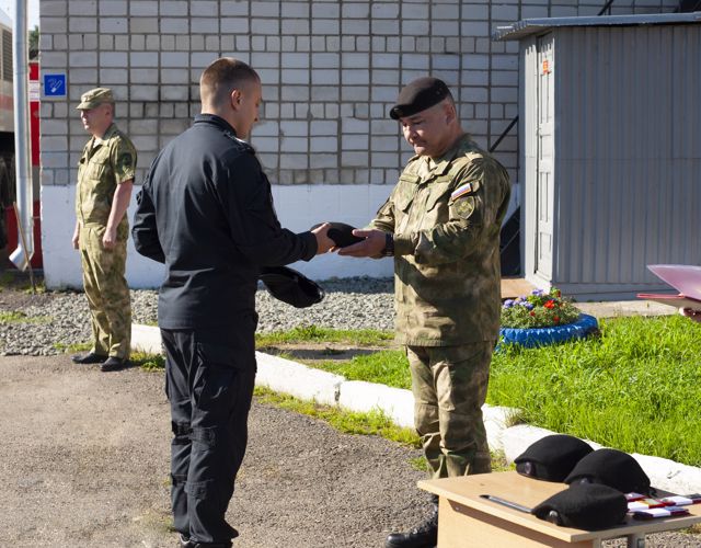 Молодые сотрудники ОМОН приняли присягу в Биробиджане 