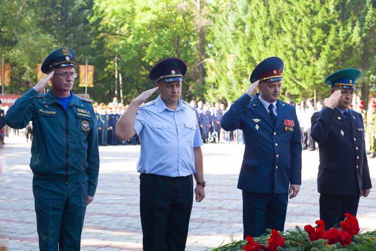 В Биробиджане состоялось возложение цветов в память об окончании Второй мировой войны