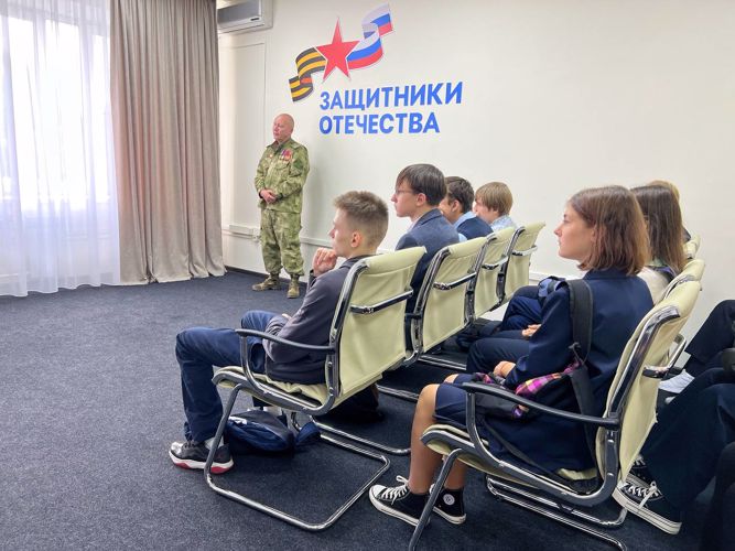 Уроки мужества приуроченные ко Дню солидарности в борьбе с терроризмом провели росгвардейцы для биробиджанских школьников