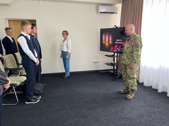 Уроки мужества приуроченные ко Дню солидарности в борьбе с терроризмом провели росгвардейцы для биробиджанских школьников