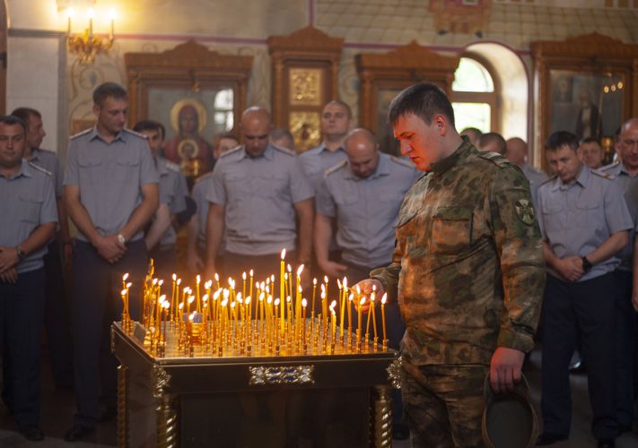 В Биробиджане росгвардейцы почтили память сотрудников, погибших при исполнении служебного долга