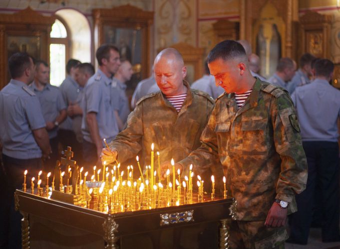В Биробиджане росгвардейцы почтили память сотрудников, погибших при исполнении служебного долга