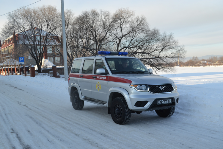 Росгвардейцы задержали биробиджанца, который устроил дебош в подъезде 