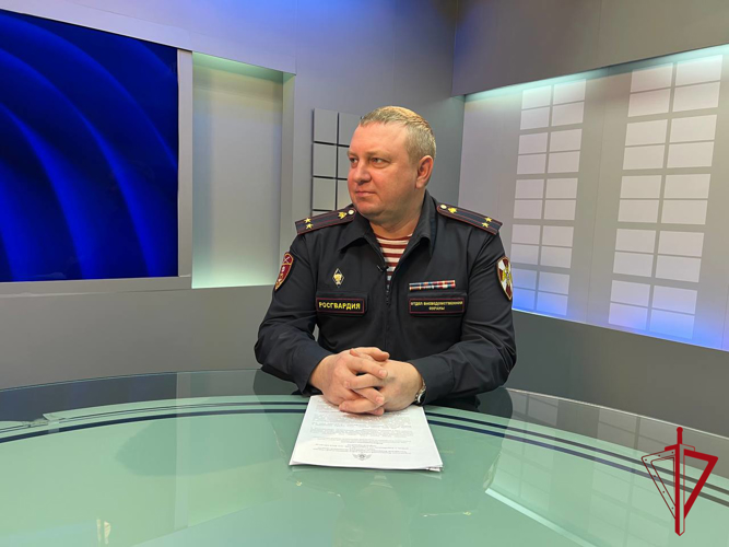 Офицер Росгвардии дал интервью в телеэфире ГТРК "Бира"