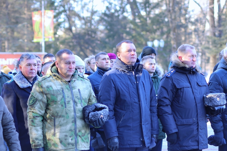 В Биробиджане росгвардейцы почтили память защитников Отечества
