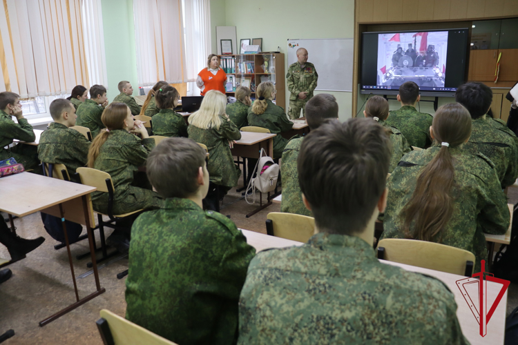 В ЕАО росгвардейцы побеседовали со школьниками о воинах-интернационалистах  