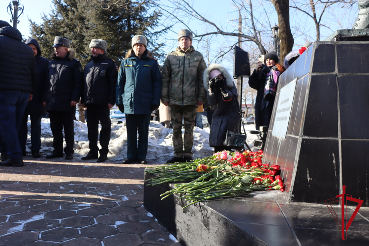 В Биробиджане росгвардейцы почтили память земляков, исполнявших служебный долг за пределами Отечества  