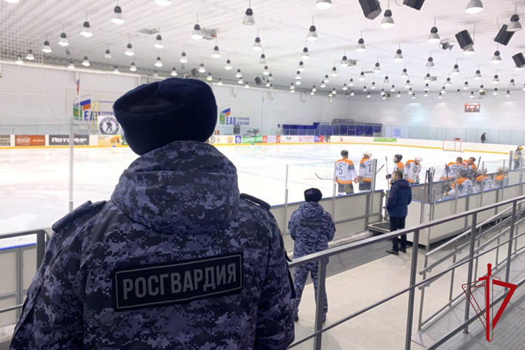 В ЕАО Росгвардия и полиция обеспечили безопасность проведения дальневосточного турнира по хоккею