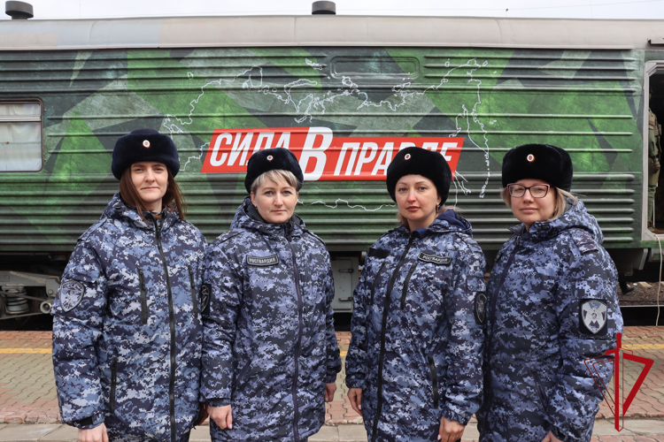 Уникальный тематический агитпоезд «Сила в правде» посетили росгвардейцы в Еврейской автономии