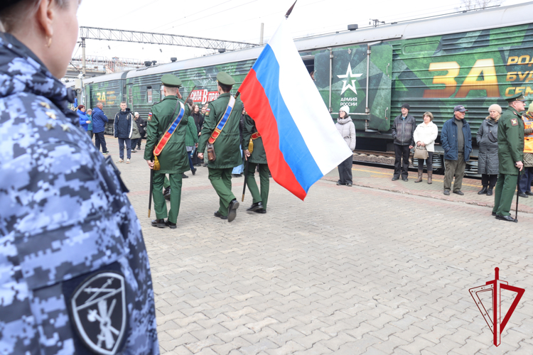 Уникальный тематический агитпоезд «Сила в правде» посетили росгвардейцы в Еврейской автономии