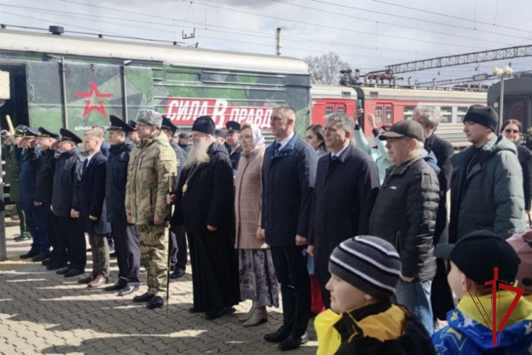 Уникальный тематический агитпоезд «Сила в правде» посетили росгвардейцы в Еврейской автономии