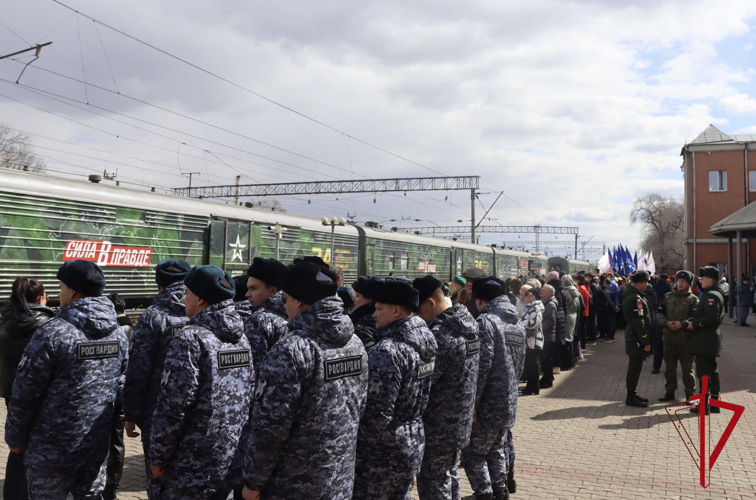 Уникальный тематический агитпоезд «Сила в правде» посетили росгвардейцы в Еврейской автономии