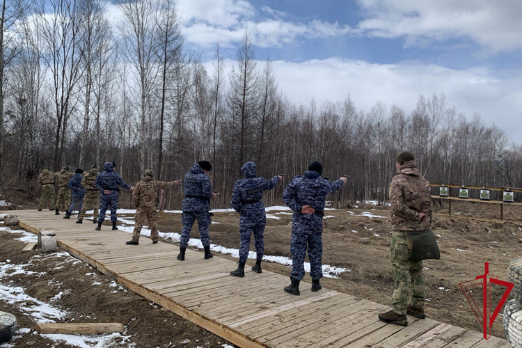 Росгвардейцы соревновались в мастерстве владения табельным оружием