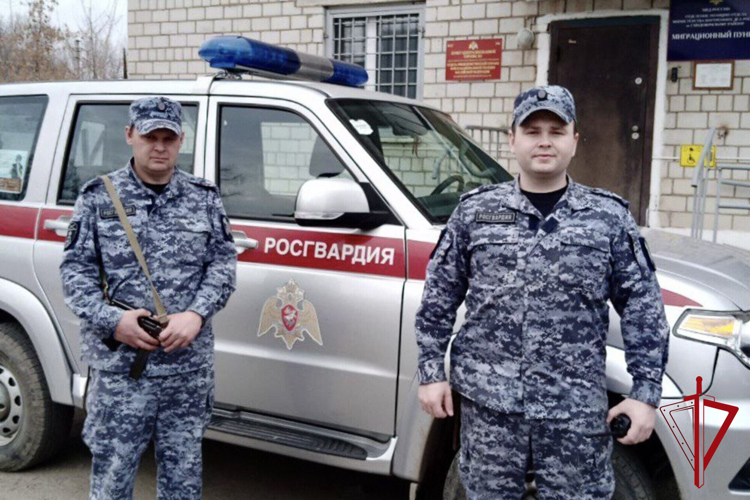 В поселке Николаевка росгвардейцы по горячим следам задержали угонщика иномарки
