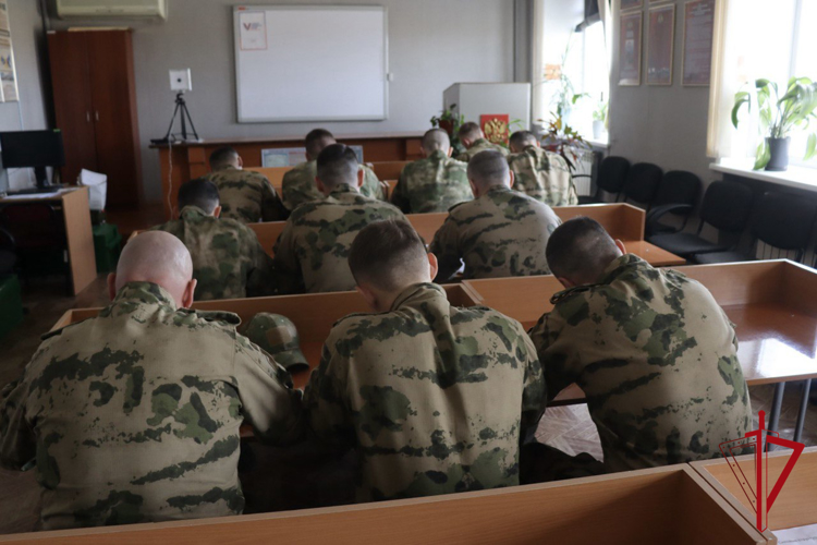 Росгвардейцы ЕАО ответили на вопросы «Диктанта Победы» 