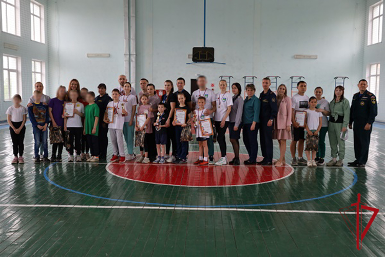 В столице ЕАО росгвардейцы приняли участие в спортивном празднике к Дню защиты детей 