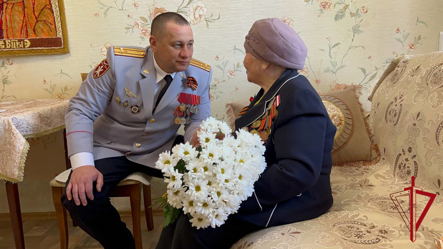 Персональный парад для Анны Цымбал провели правоохранители в Биробиджане